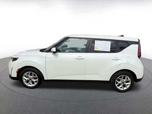Used 2025 Kia Soul LX w/ LX Technology Package FWD image 9