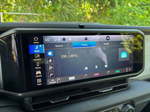 Used 2025 Jeep Wrangler Sahara image 21