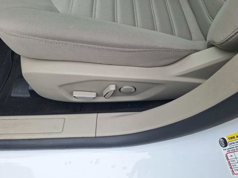 Used 2020 Ford Fusion SE w/ Fleet SE Value Package FWD image 18