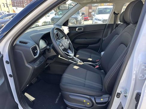 Certified 2025 Hyundai Venue SEL FWD image 13