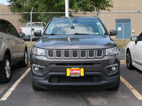 Used 2019 Jeep Compass Latitude w/ Popular Equipment Group AWD/4WD image 2