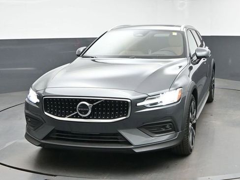 New 2026 Volvo V60 B5 Cross Country Ultra w/ Protection Package Premier AWD/4WD image 3
