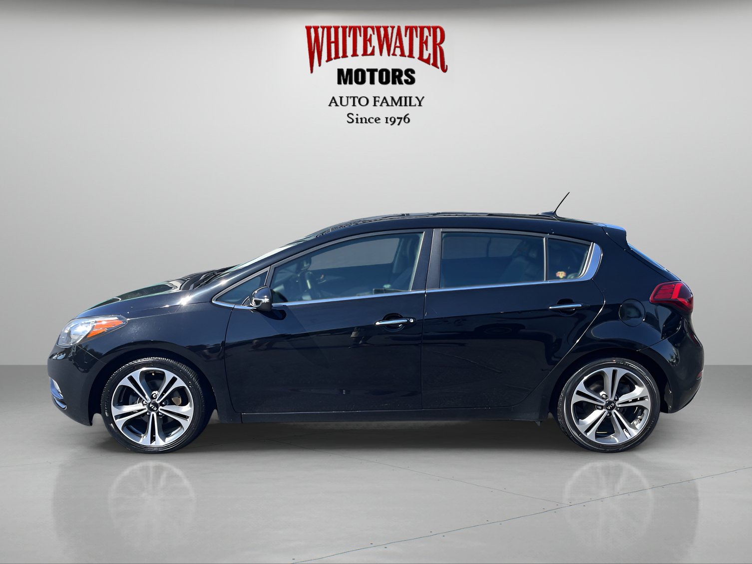 Used 2016 Kia Forte EX w/ EX Premium Technology Package FWD image 2