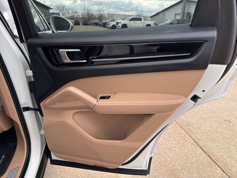 Used 2020 Porsche Cayenne image 23