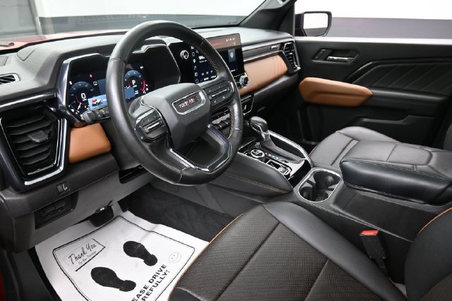 Used 2025 GMC Canyon AT4 w/ Technology Plus Package AWD/4WD image 19