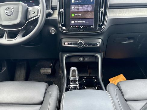 Certified 2025 Volvo XC40 B5 Plus image 12