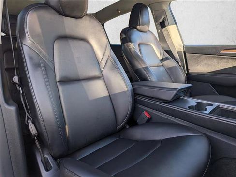 Used 2024 Tesla Model Y Long Range image 22