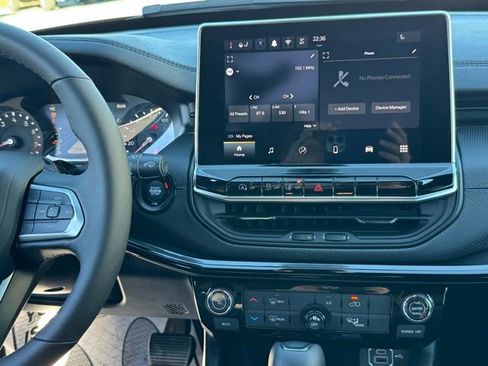 New 2026 Jeep Compass Latitude image 16