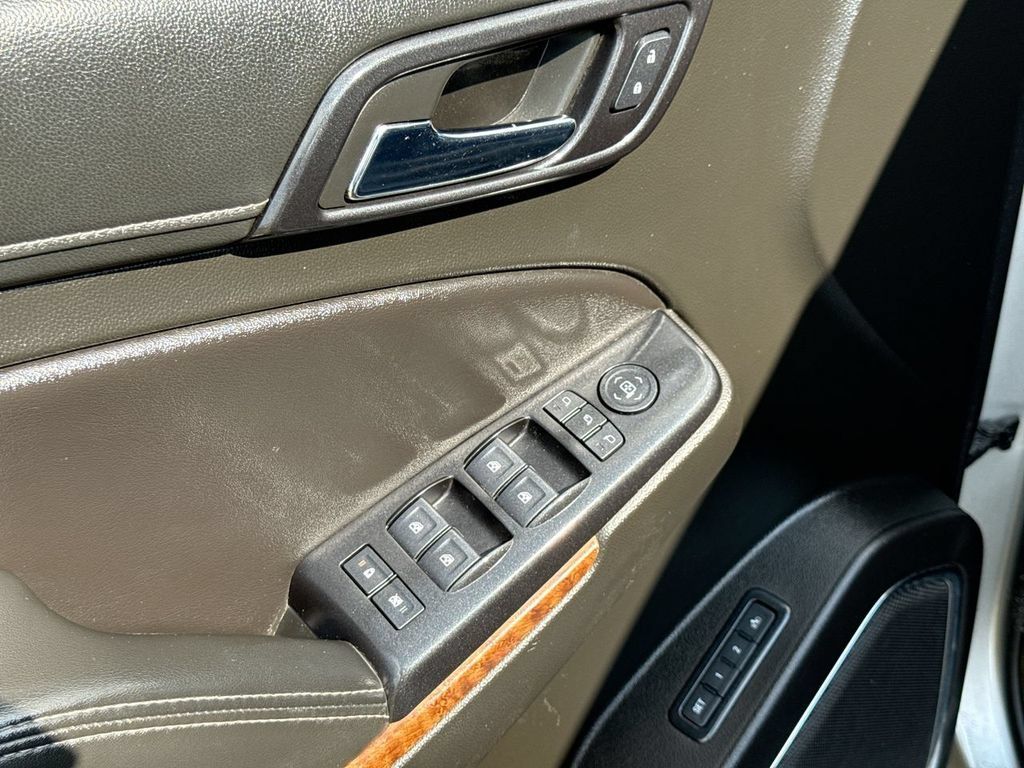 Used 2018 Chevrolet Suburban Premier AWD/4WD image 15