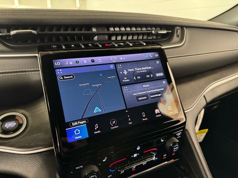 Used 2024 Jeep Grand Cherokee Limited image 22