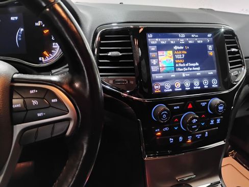 Used 2021 Jeep Grand Cherokee Laredo X RWD image 56