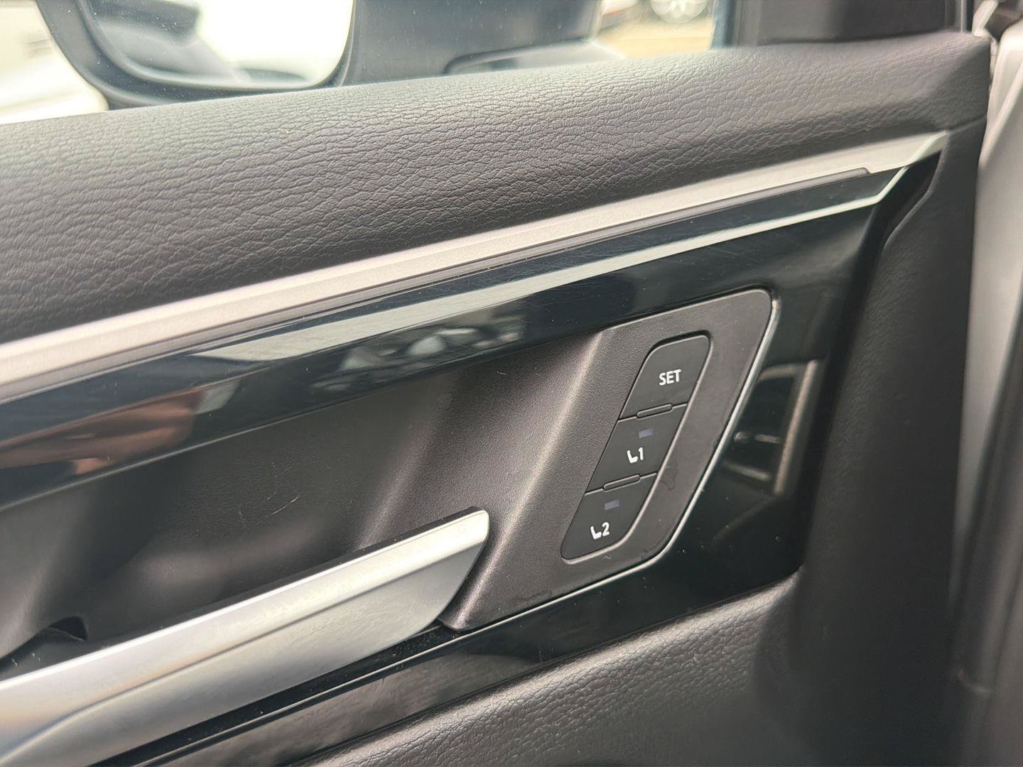 Used 2024 Mitsubishi Outlander 4WD Plug-In Hybrid image 22