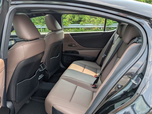 Certified 2025 Lexus ES 350 w/ Premium Package FWD image 15