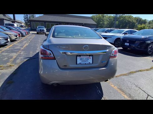 Used 2013 Nissan Altima 2.5 S FWD image 7
