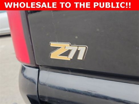 Used 2004 Chevrolet Suburban LT w/ Preferred Equipment Group image 5