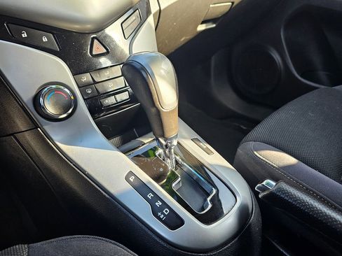 Used 2014 Chevrolet Cruze LT image 25