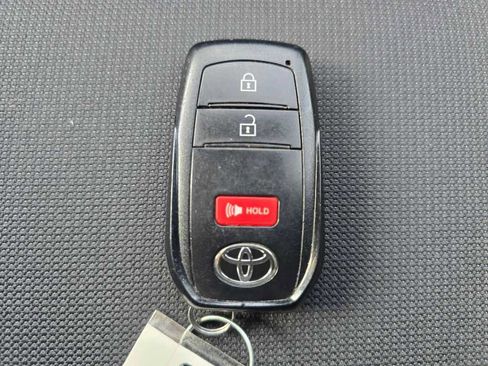 Used 2024 Toyota Corolla Cross LE image 21