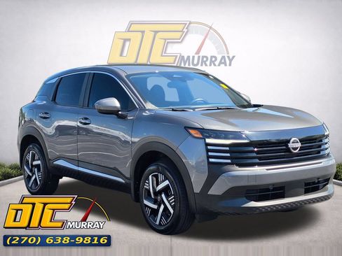 Used 2025 Nissan Kicks SV FWD image 1