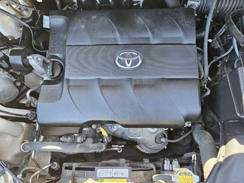 Used 2011 Toyota Sienna XLE image 31