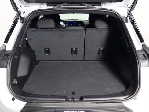 Used 2025 Chevrolet Equinox EV LT FWD image 17