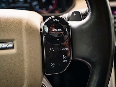 Used 2019 Land Rover Discovery HSE image 26