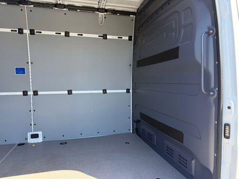 Used 2024 Mercedes-Benz Sprinter 2500 image 10