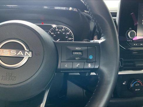 Used 2025 Nissan Pathfinder SV FWD image 9