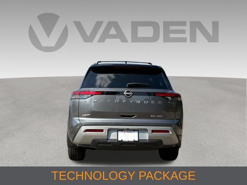 Used 2024 Nissan Pathfinder SL AWD/4WD image 4