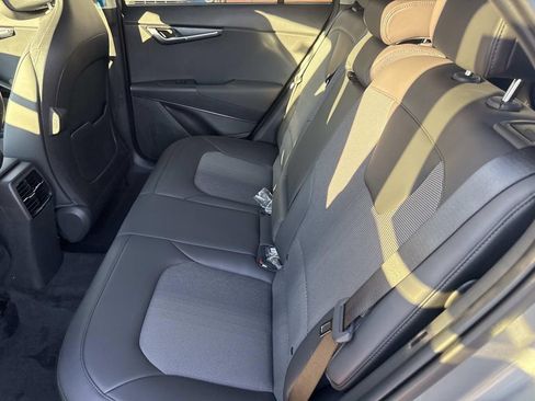 New 2026 Kia Niro EX image 7