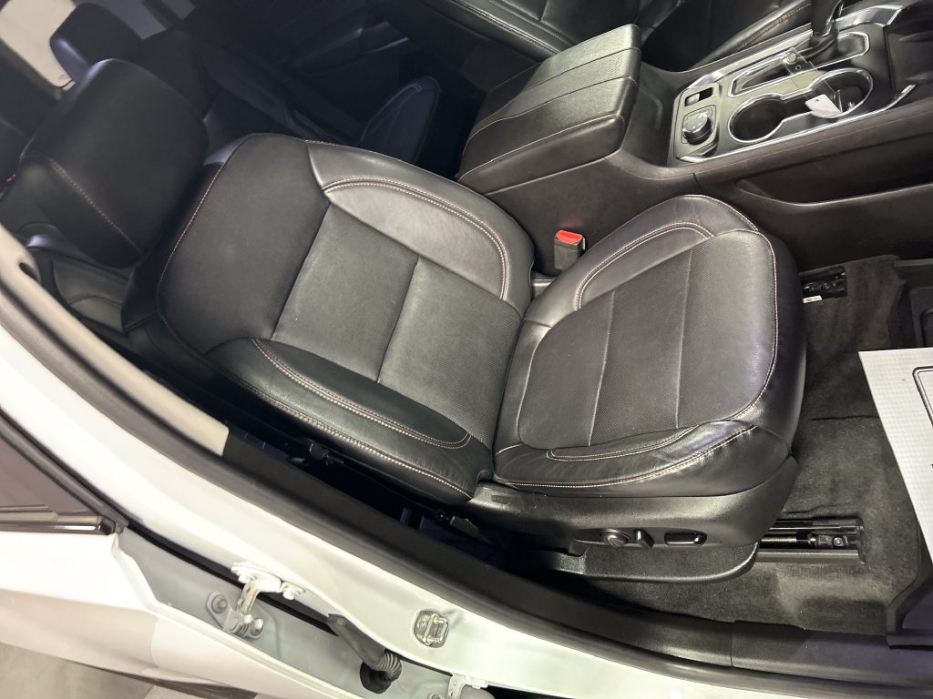 Used 2019 Chevrolet Traverse Premier w/ Redline Edition AWD/4WD image 27