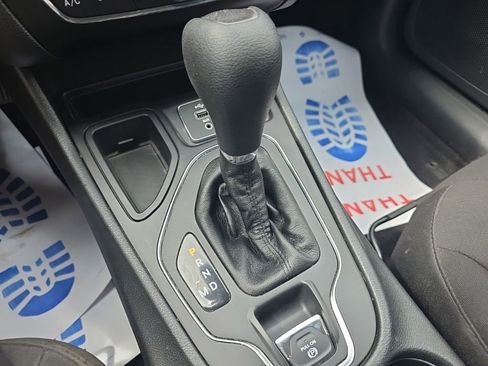 Used 2019 Jeep Cherokee Latitude w/ Popular Appearance Group image 24