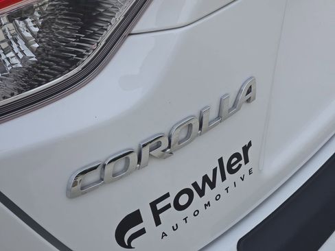 Certified 2025 Toyota Corolla SE w/ SE Premium Package FWD image 12