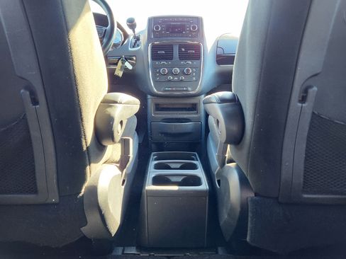 Used 2015 Dodge Grand Caravan SE image 14
