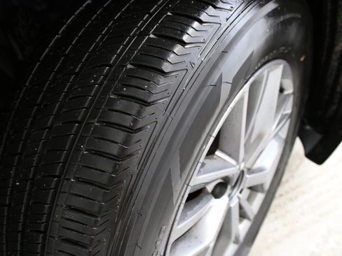 Used 2023 Nissan Rogue S image 33