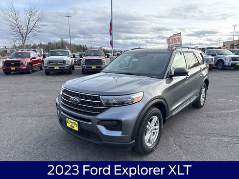 Used 2023 Ford Explorer XLT AWD/4WD image 3