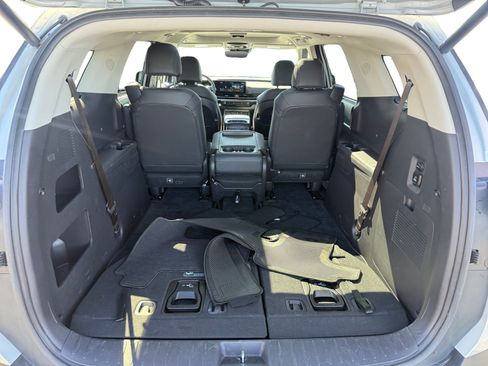 Used 2025 Kia Carnival SX w/ SX Dark Edition Package FWD image 17