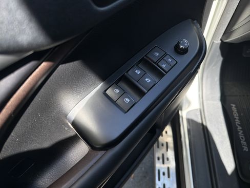 Used 2018 Toyota Highlander XLE image 15