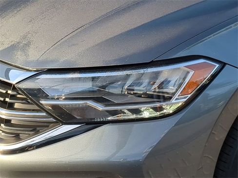 Certified 2023 Volkswagen Jetta SE image 7