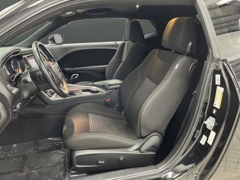 Used 2021 Dodge Challenger SXT image 4