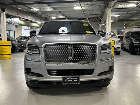 Used 2023 Lincoln Navigator Reserve AWD/4WD image 6