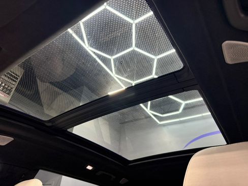 Used 2020 BMW X7 M50i image 10