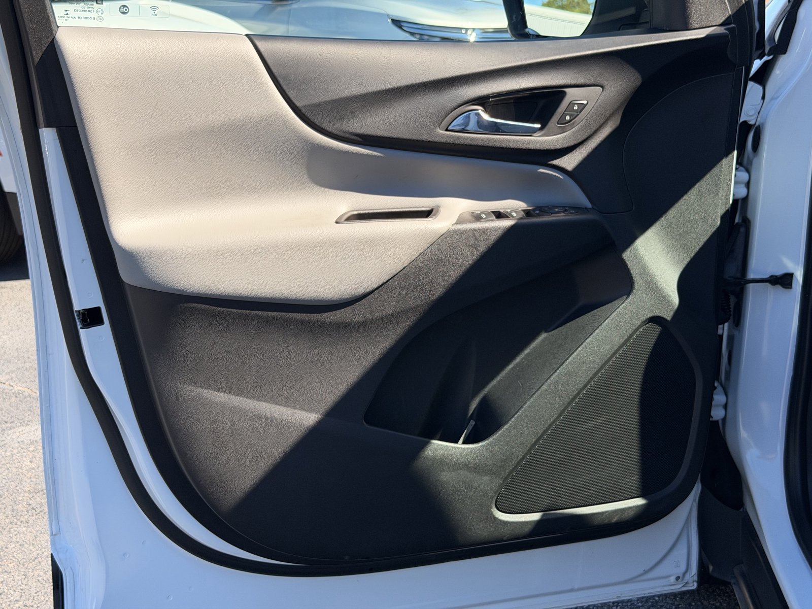 Used 2020 Chevrolet Equinox LS AWD/4WD image 16