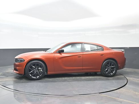 Used 2022 Dodge Charger SXT w/ Blacktop Package RWD image 3