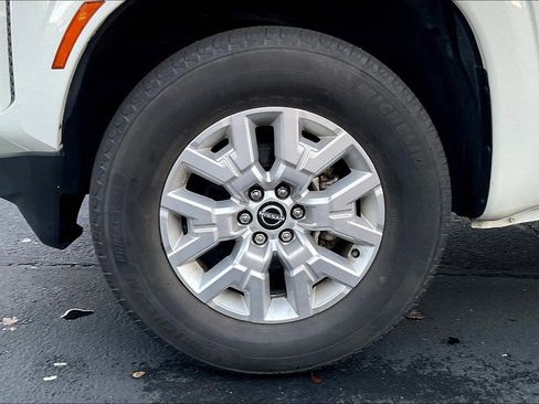 Used 2022 Nissan Frontier SV image 9