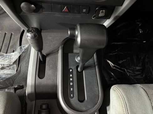 Used 2007 Jeep Wrangler Unlimited Sahara AWD/4WD image 17