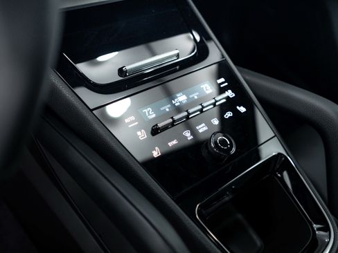 Certified 2026 Porsche Cayenne AWD/4WD image 19