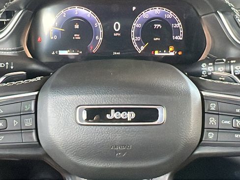 New 2025 Jeep Grand Cherokee Altitude image 28