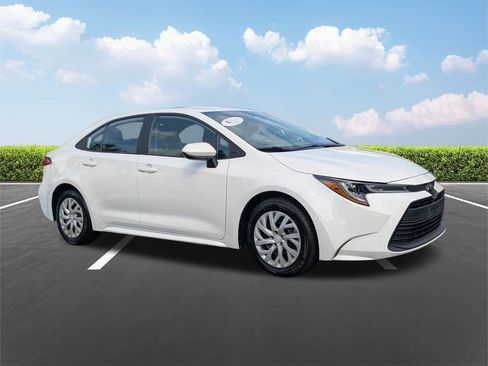 Certified 2024 Toyota Corolla LE image 2