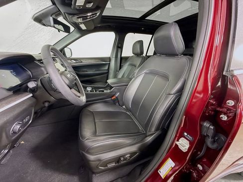 Used 2024 Jeep Grand Cherokee Limited w/ Luxury Tech Group II image 21