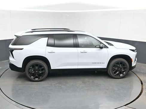 New 2026 Chevrolet Traverse RS w/ LPO, Floor Liner Package FWD image 43